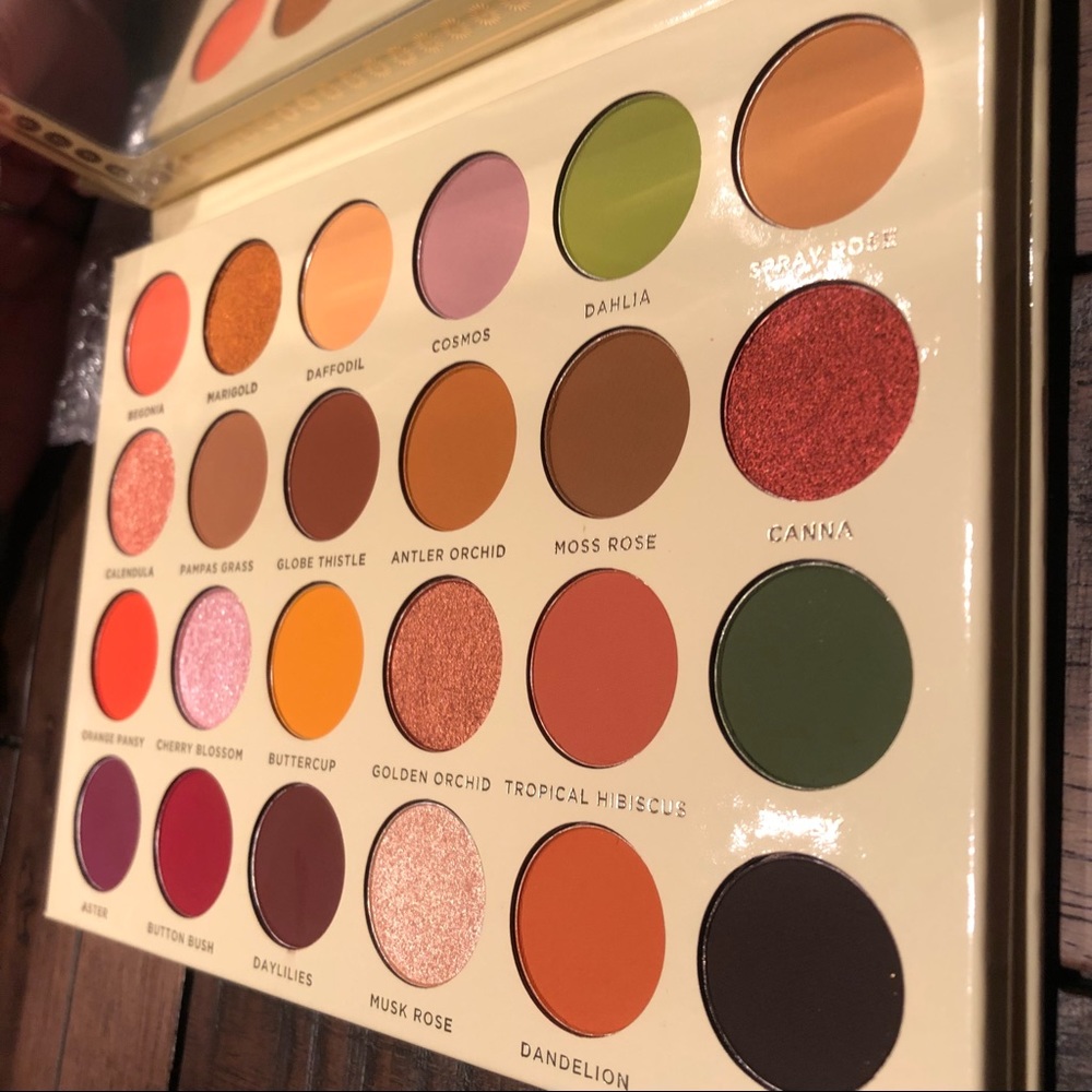 ACE BEAUTE Floral Vintage Eyeshadow Palette - Picture 11 of 13